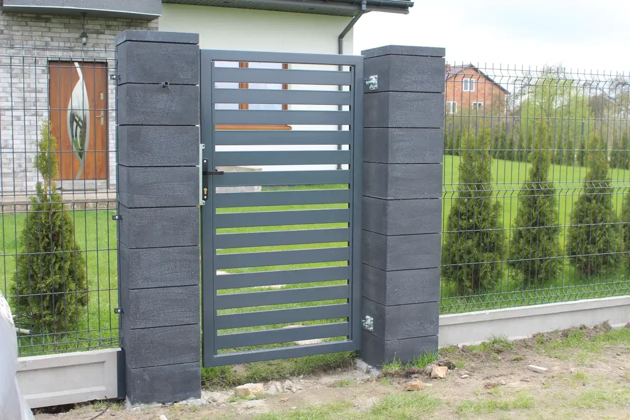 Jakie ogrodzenie wybrać dla domku na wsi?