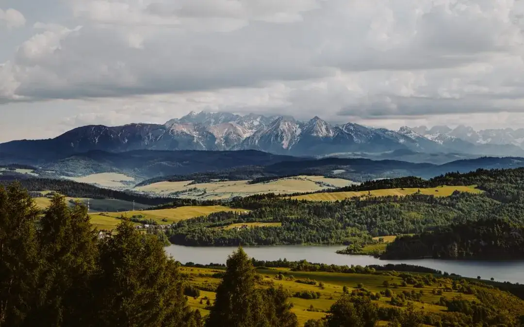 Gdzie najbliżej w góry? Odkryj idealne miejsca na weekendowy wypad