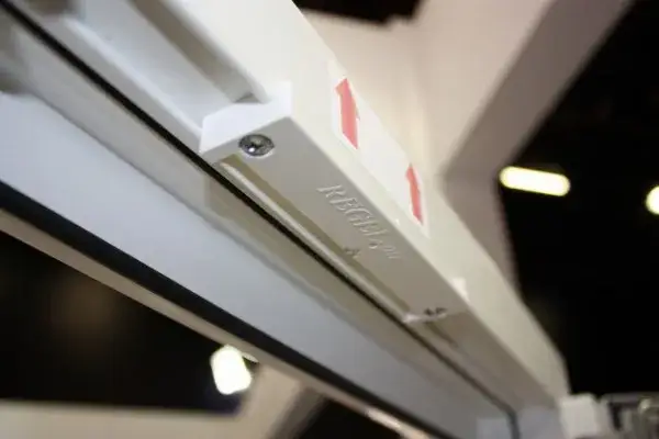 Nawiewniki wrębowe w praktyce: opinie i porady przed zakupem [2025]