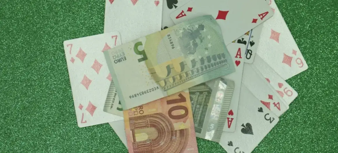 Jak mikrotransakcje wpływają na zachowania użytkowników na platformach cyfrowych