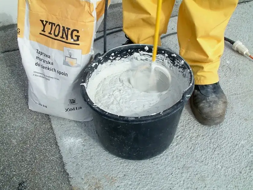 Jak temperatura wpływa na zaprawę cementową? Kluczowe informacje i wskazówki