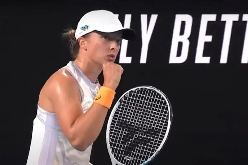 Jakie słuchawki ma Iga Świątek? Oto model, który zachwyca!