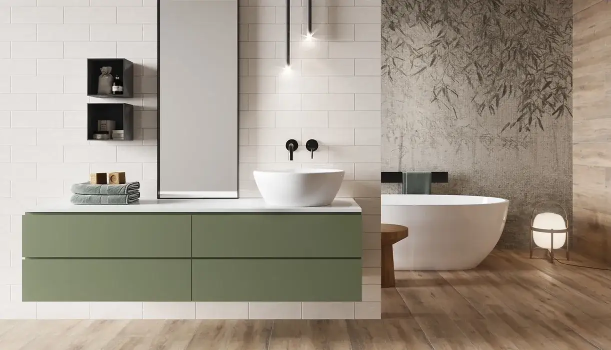 Jak pomalować małą łazienkę i uniknąć najczęstszych błędów malarskich