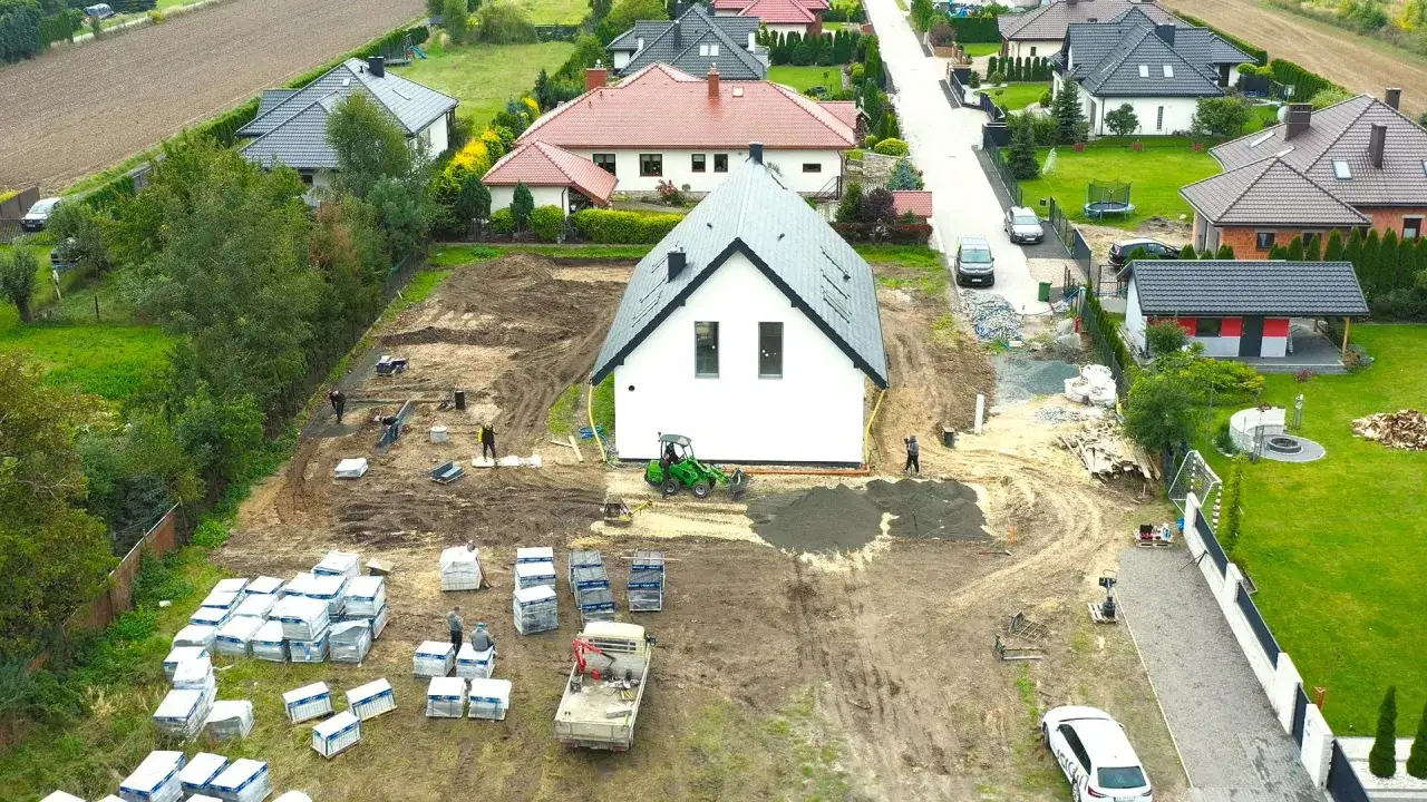 Jak zrobić podjazd betonowy krok po kroku – uniknij błędów i zaoszczędź pieniądze