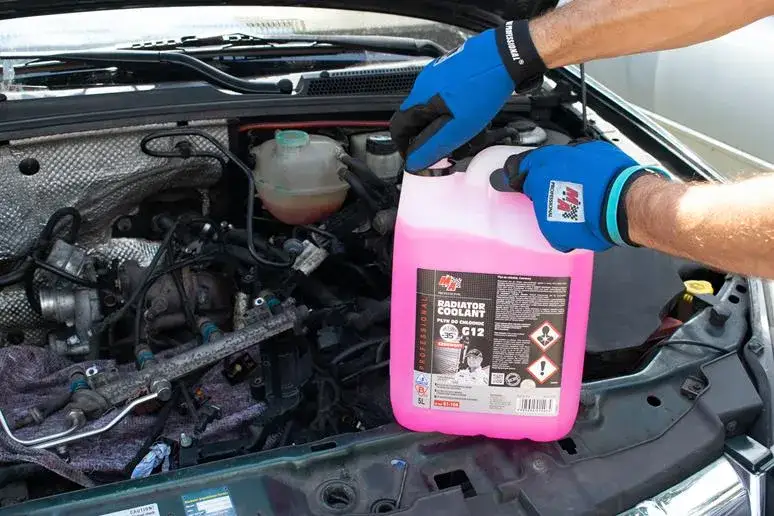 Zakamieniona chłodnica objawy – jak rozpoznać problemy w układzie chłodzenia