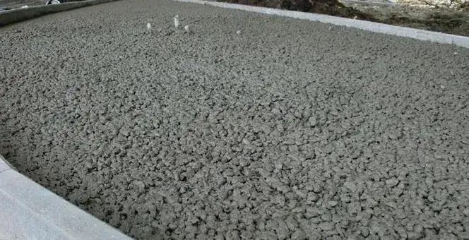 Czy beton przepuszcza wodę? Właściwości betonu wodoprzepuszczalnego i wodoszczelnego