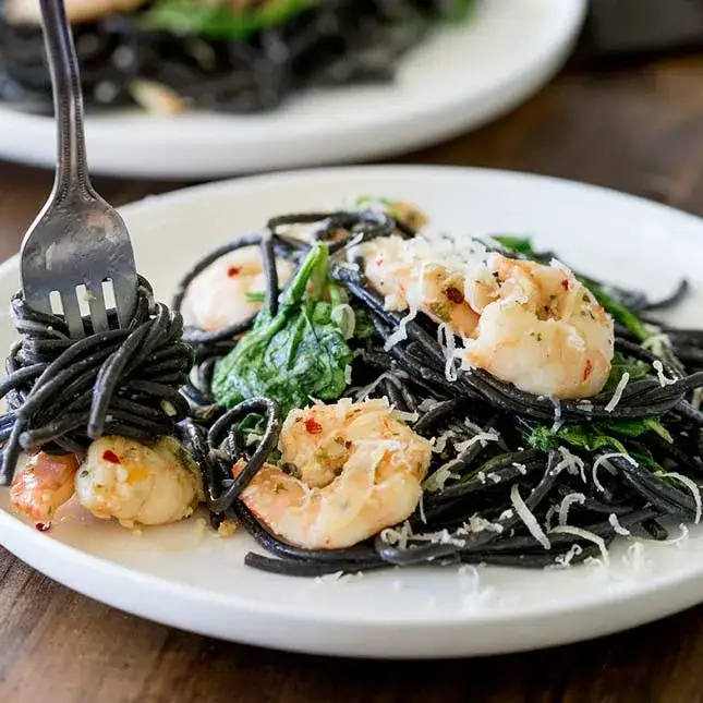 Spaghetti nero di seppia - przepis na wyjątkowe danie z kałamarnicą