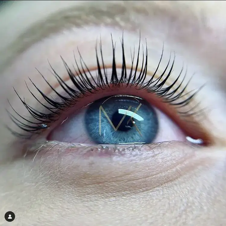 Jak stosować maskę do rzęs po laminacji, koloryzacji lub rozjaśnianiu?