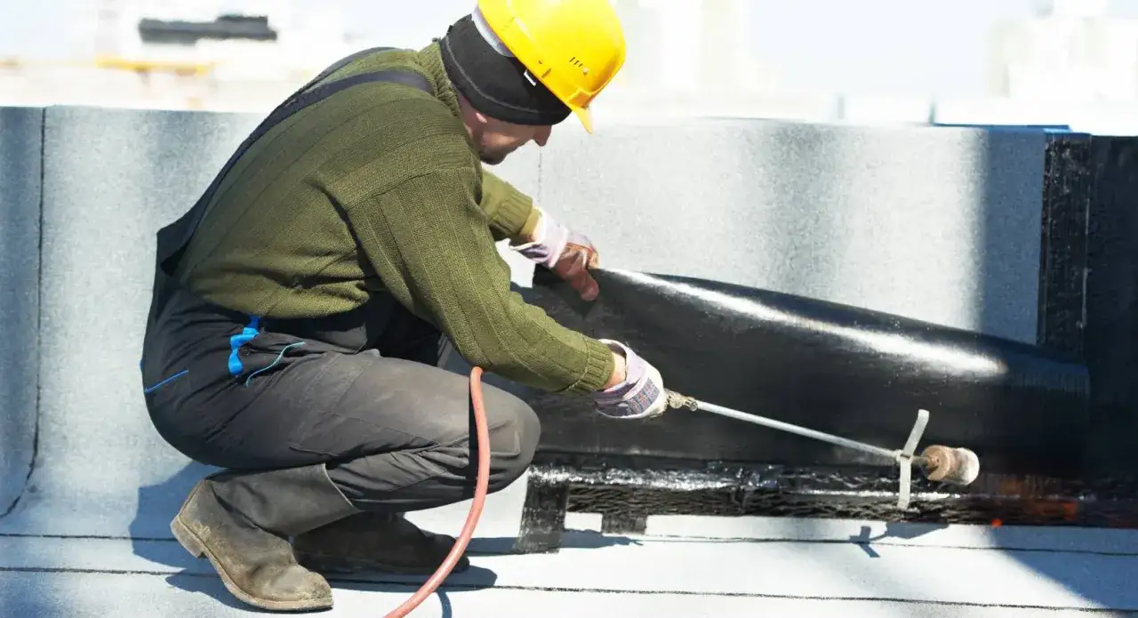 Jak naprawić dach z papy i uniknąć kosztownych usterek w przyszłości