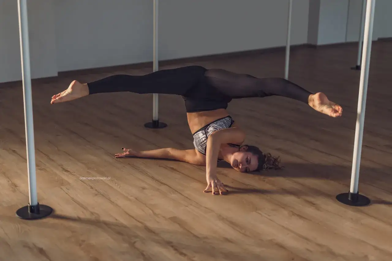 Jak zrobić samemu rurę do pole dance - proste kroki i porady bezpieczeństwa