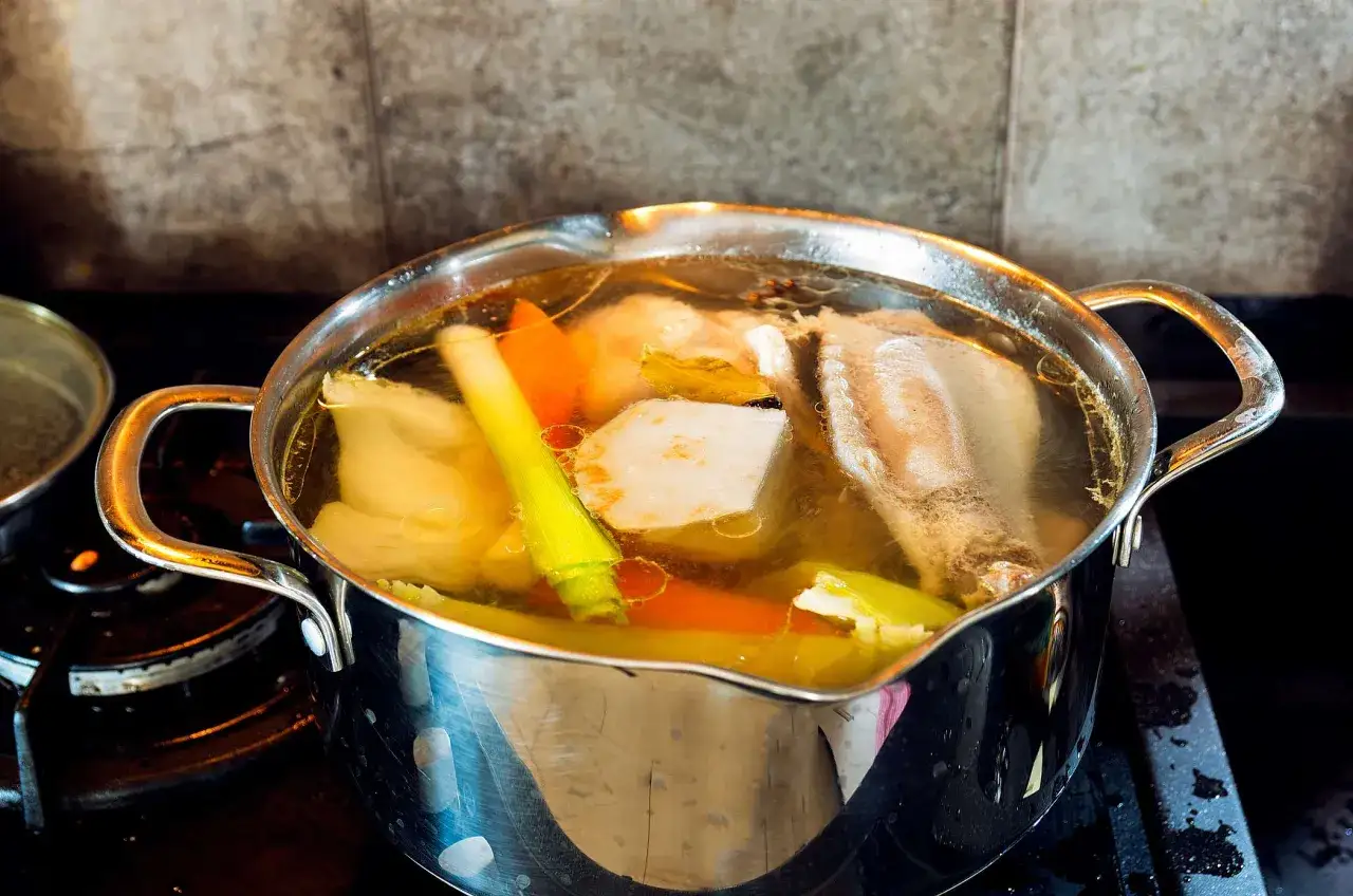 Tajemnica pysznego rosołu: Sprawdzone przyprawy, które zachwycą każdego