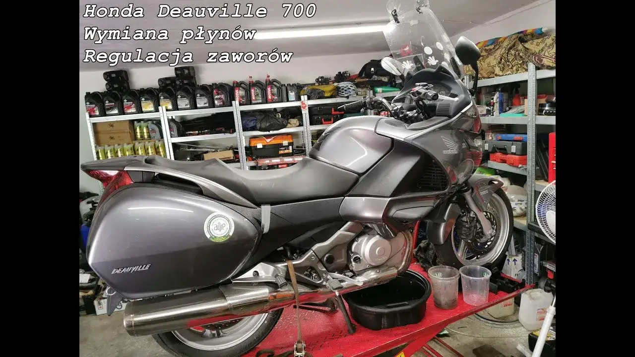Ile oleju do silnika Honda Deauville 700? Kluczowe informacje dla właścicieli