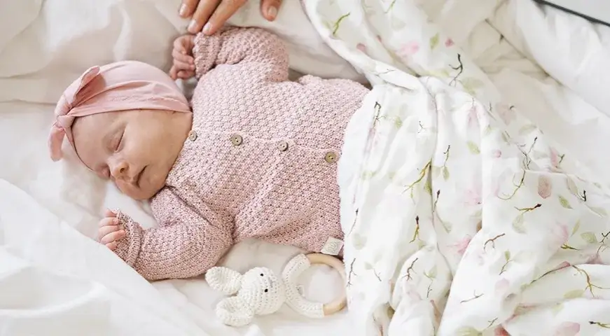 Kiedy reguluje się sen niemowlaka? Poznaj 6 kluczowych etapów