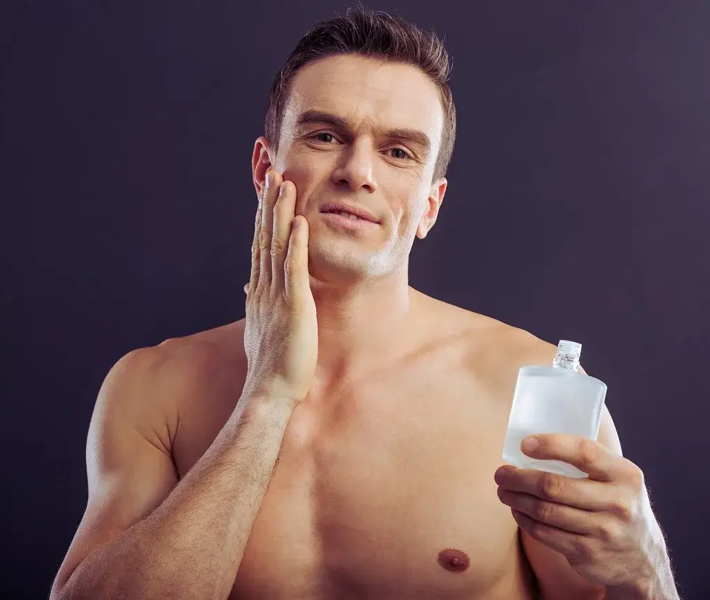 Po co jest woda po goleniu i jak może uratować Twoją skórę