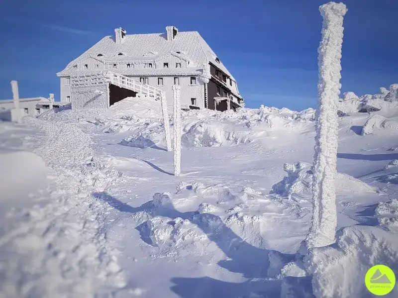 Szrenica zimą: magiczne atrakcje i wypoczynek w Karkonoszach