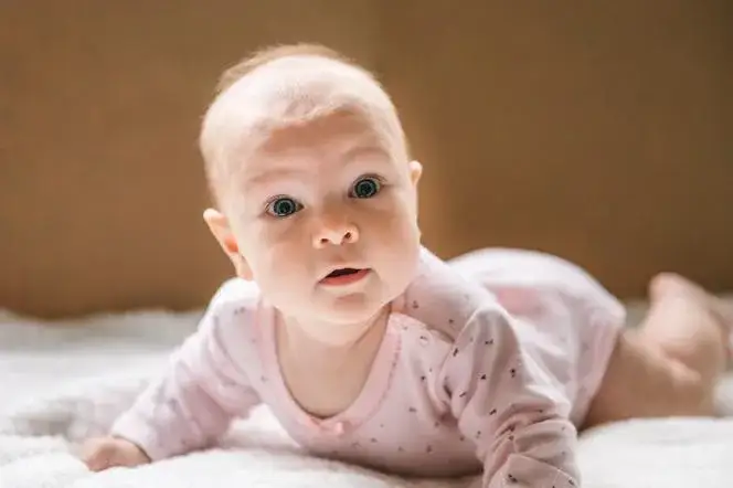 Kiedy rosną włosy u niemowlaka? Zaskakujące fakty dla rodziców