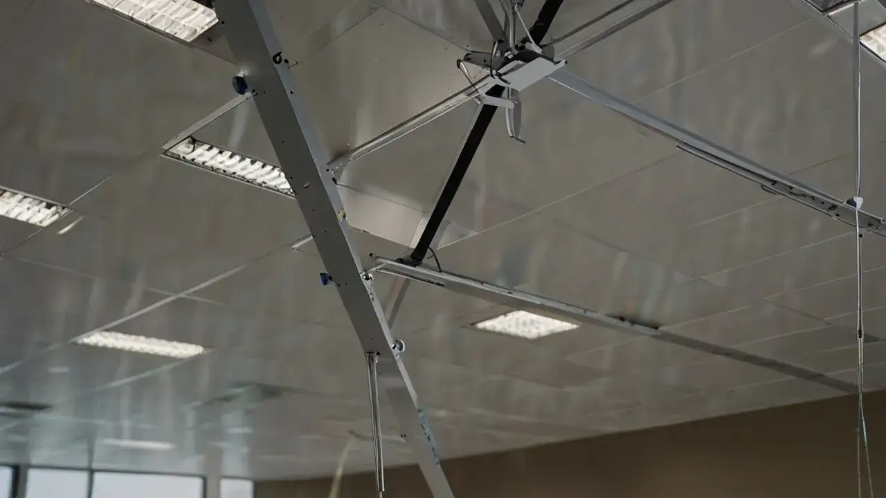 Sufit podwieszany Armstrong: Montaż, zalety i porady