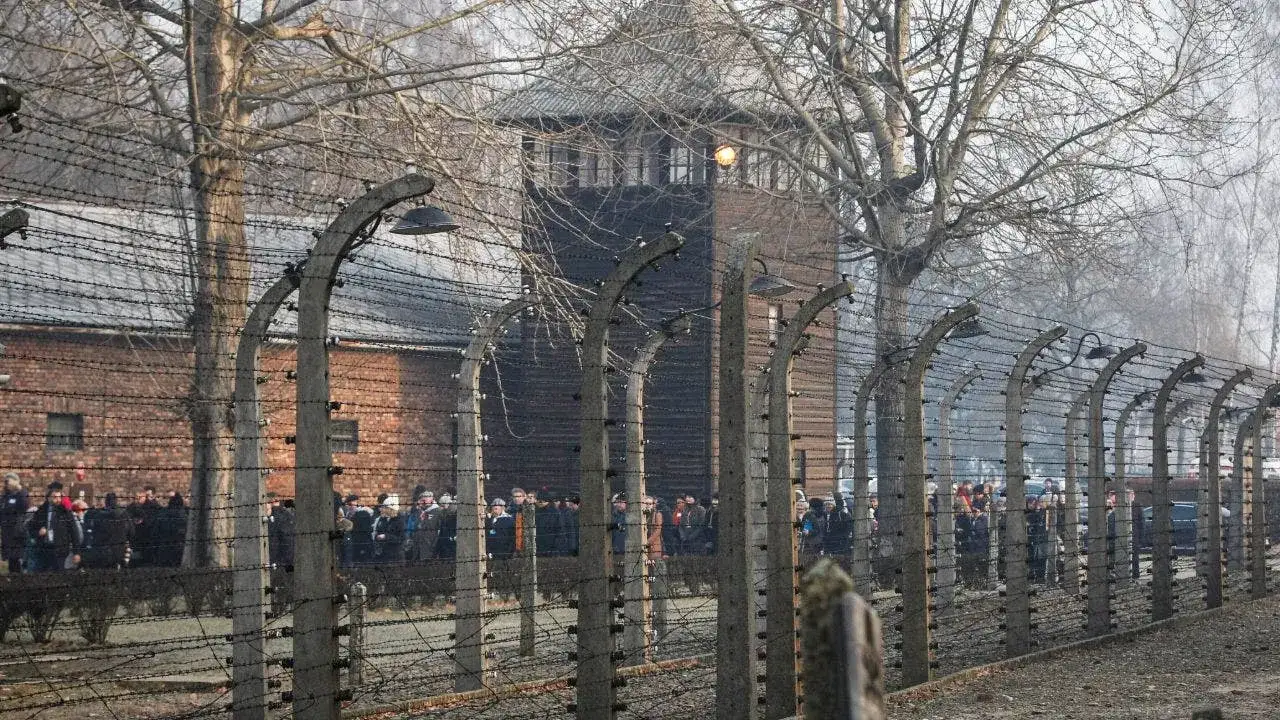 Ile kosztuje wstęp do obozu Auschwitz? Poznaj wszystkie opłaty i zniżki