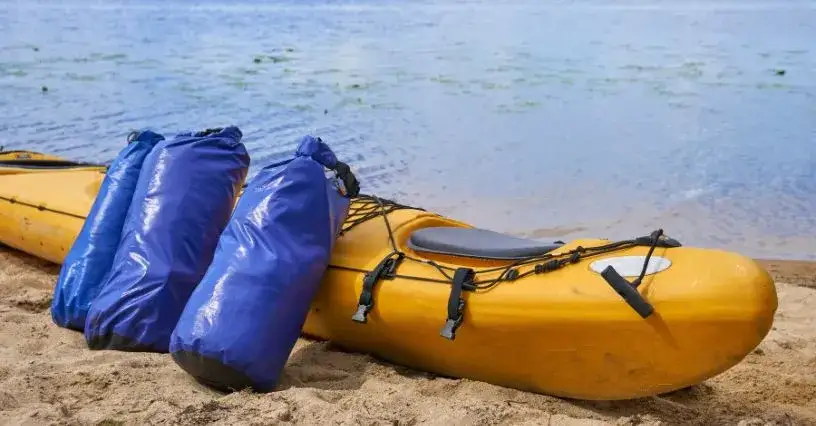 Jaki worek wodoszczelny na kajak? Oto cechy, które musisz znać