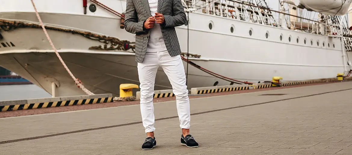 Buty sportowe do eleganckich spodni: Jak łączyć style?