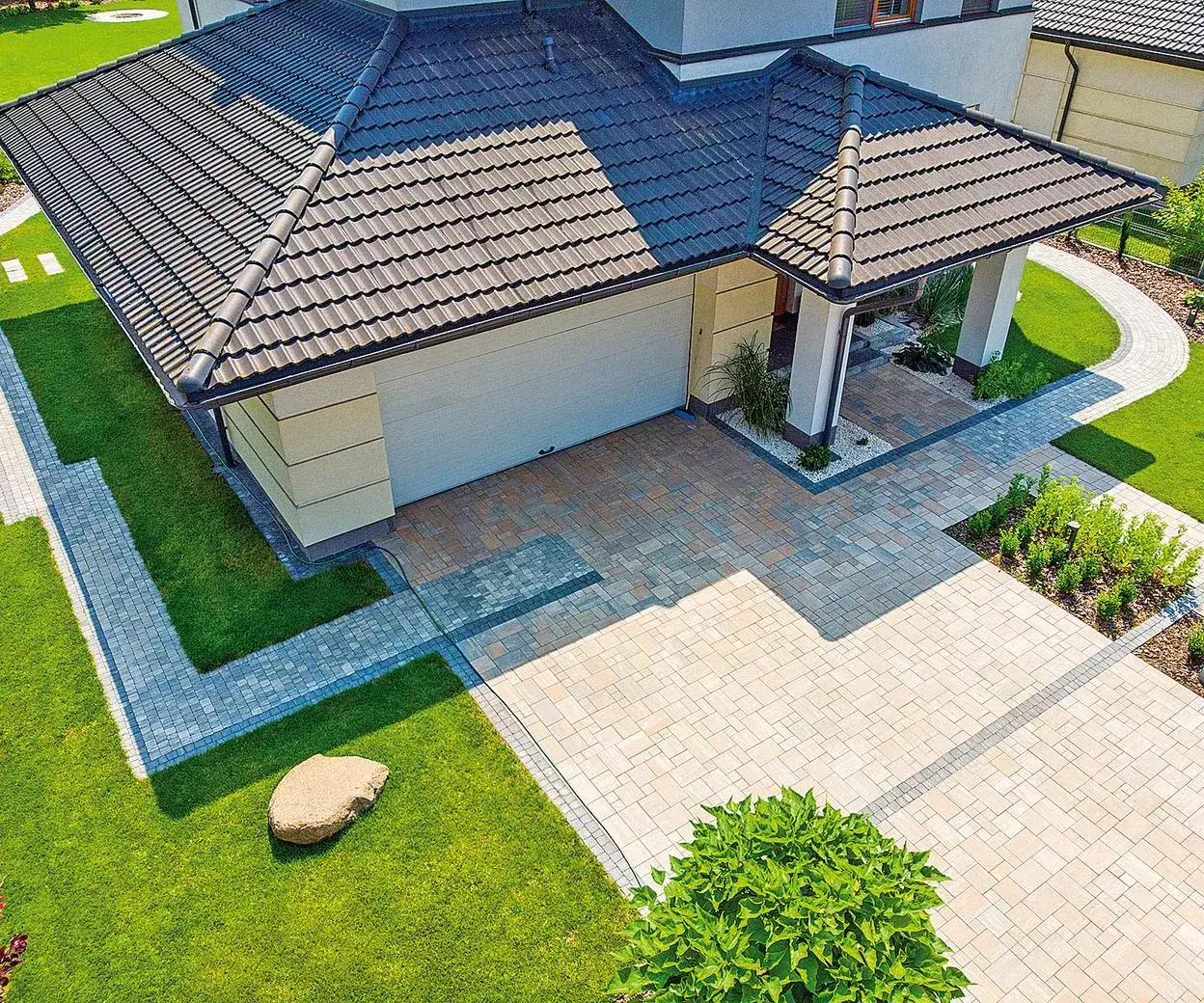 Jak samemu zrobić podjazd do garażu – prosty poradnik krok po kroku bez błędów