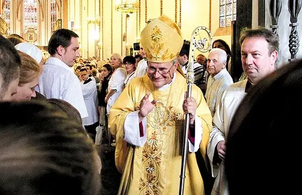 Czego życzyć biskupowi? Najlepsze życzenia na ważne okazje