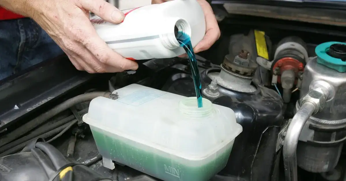 Płyn w chłodnicy co ile wymiana? Sprawdź, by uniknąć kosztownych awarii