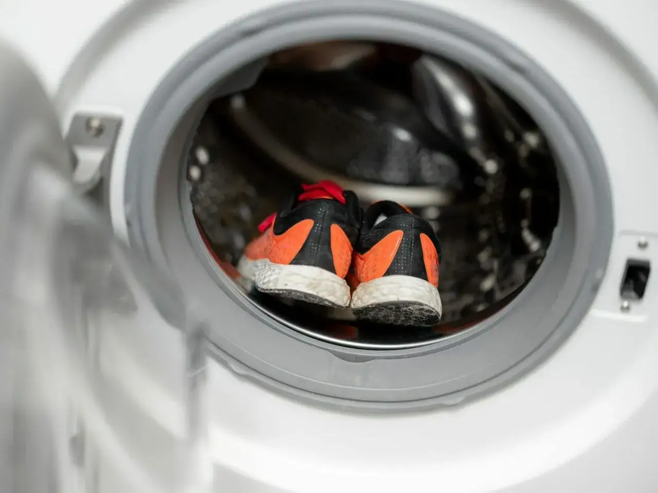 Skuteczne sposoby na czyszczenie butów New Balance bez uszkodzeń