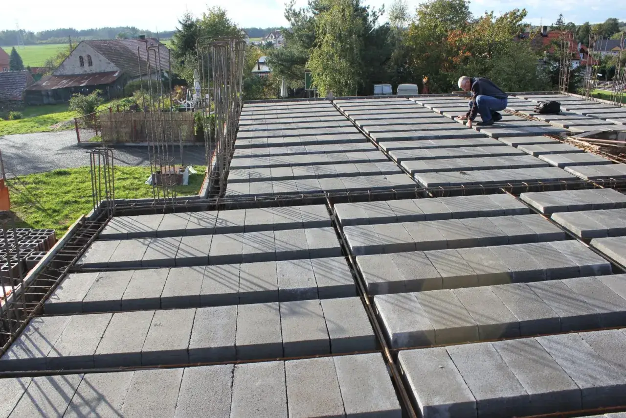 Strop Teriva czy żelbetowy – które rozwiązanie jest tańsze i lepsze?