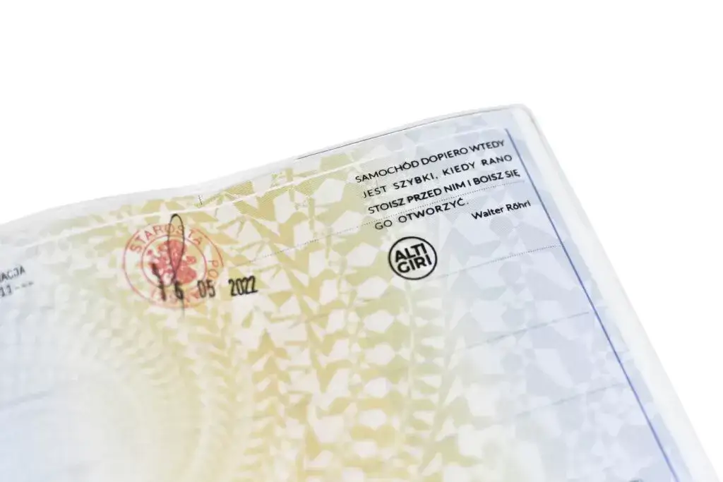 Folia na dowód rejestracyjny: Gdzie kupić i jak zabezpieczyć