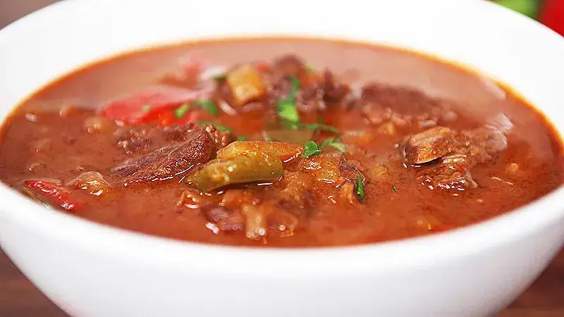 Jak zrobić gulasz z wołowiny, który zachwyci Twoich gości?