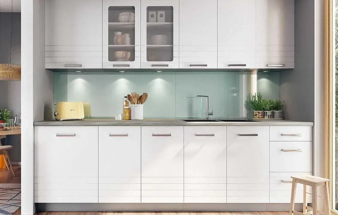 Jak skutecznie myć białe lakierowane meble kuchenne bez uszkodzeń