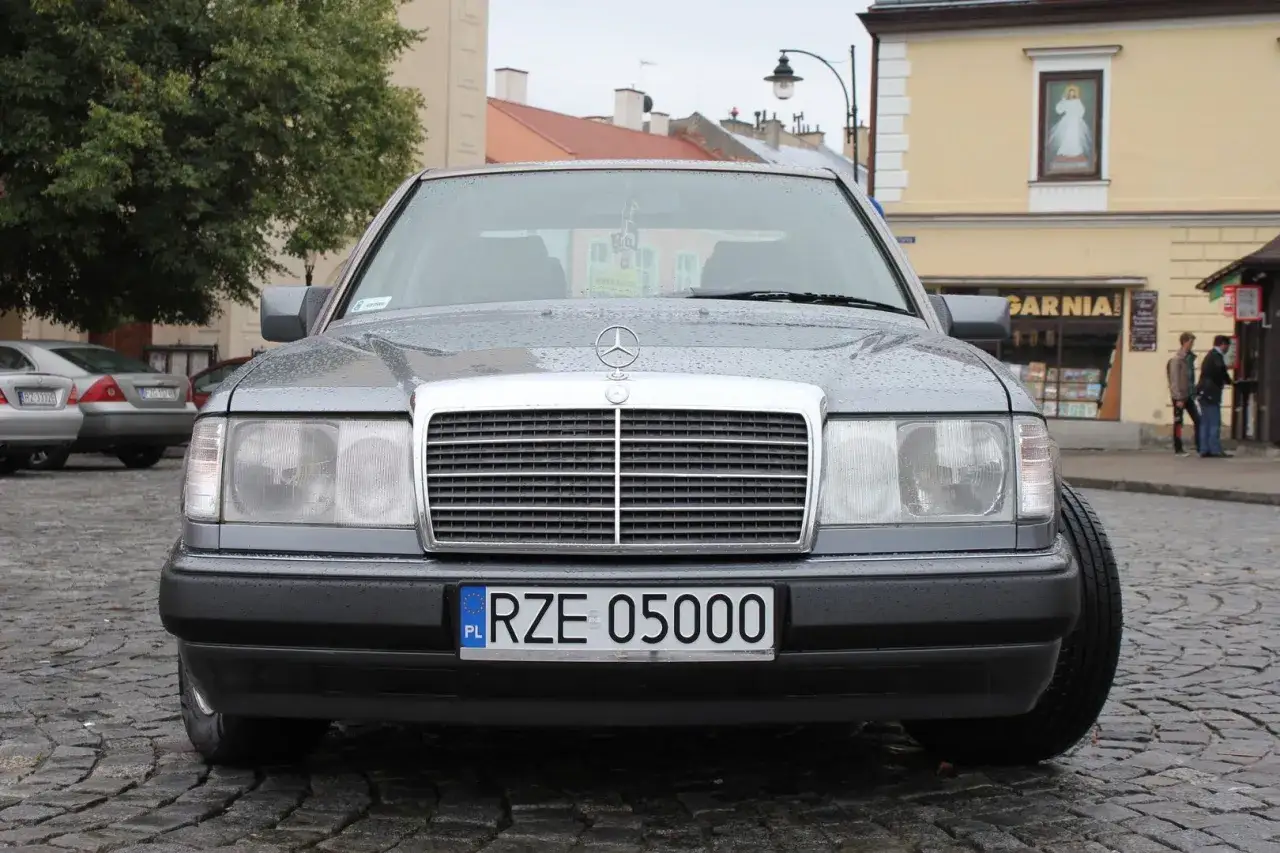 Mercedes W124 - jakie silniki wybrać, aby uniknąć problemów?