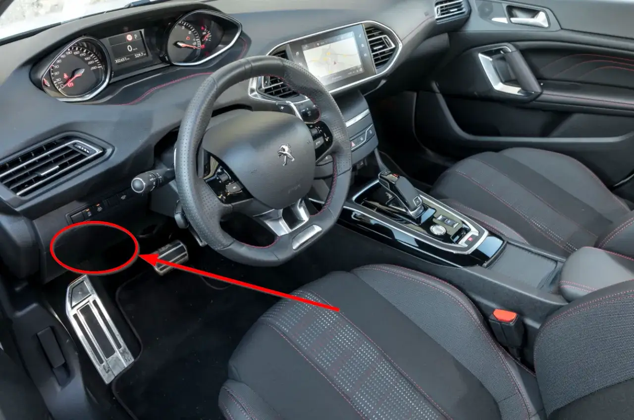 Fusible écran tactile Peugeot 308 : comment éviter des pannes coûteuses