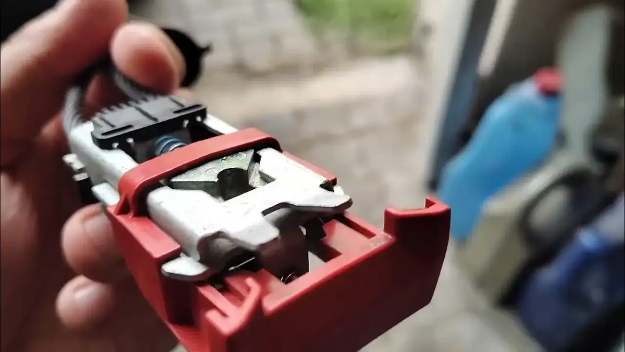 Jak rozebrać zatrzask pasa bezpieczeństwa: 5 kroków naprawy