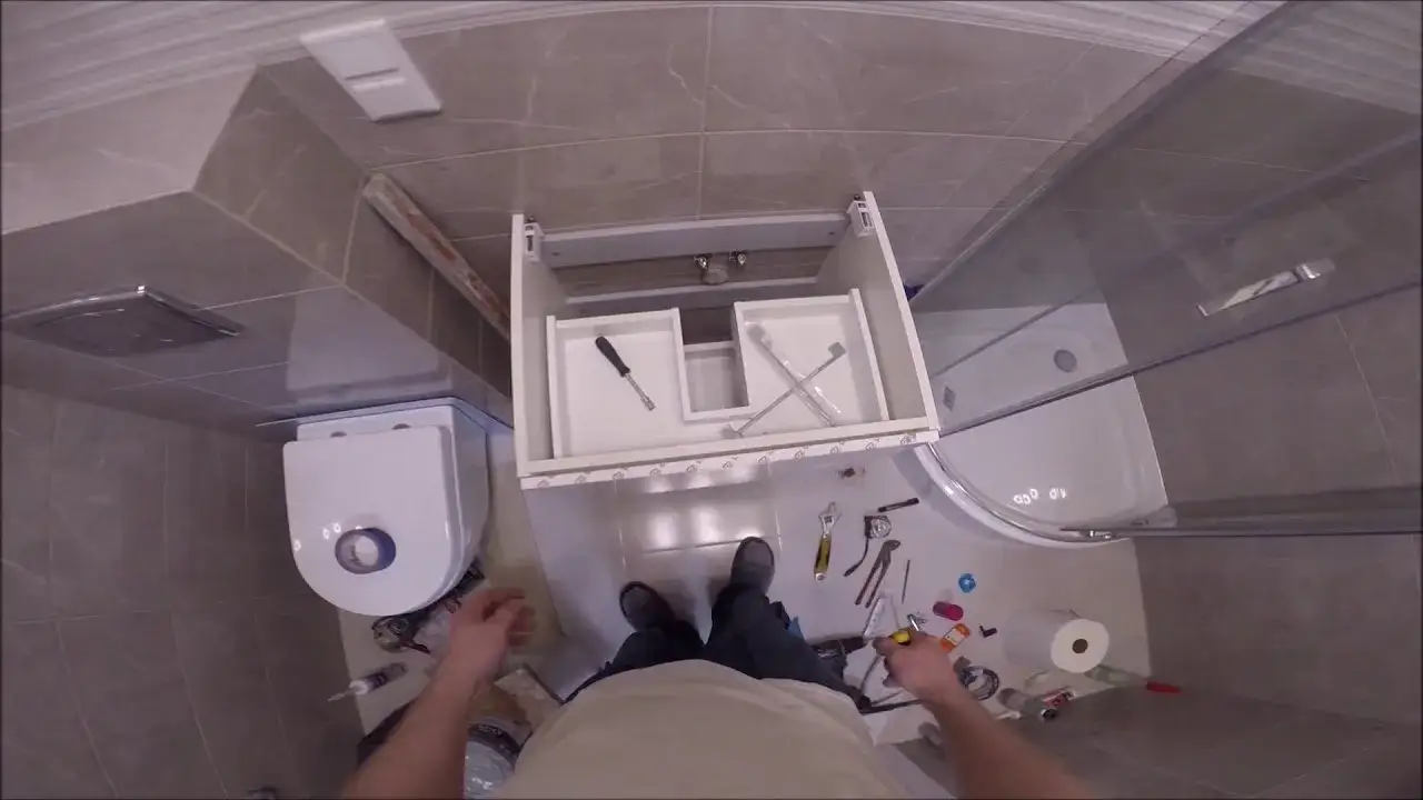 Jak zamontować szafkę pod umywalkę - uniknij najczęstszych błędów