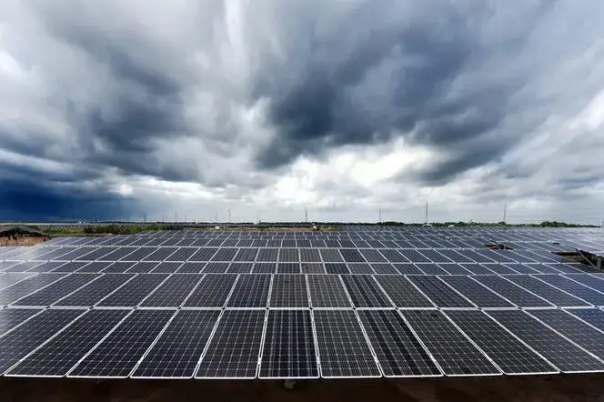 Czy fotowoltaika ściąga pioruny? Fakty o bezpieczeństwie instalacji