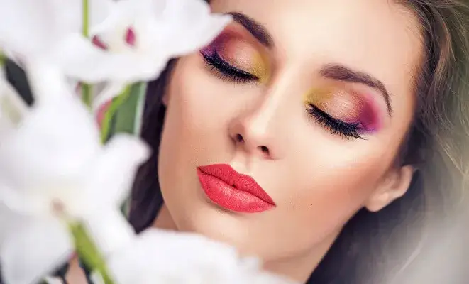 Najmodniejszy makijaż wiosenny - trendy i inspiracje na krok po kroku