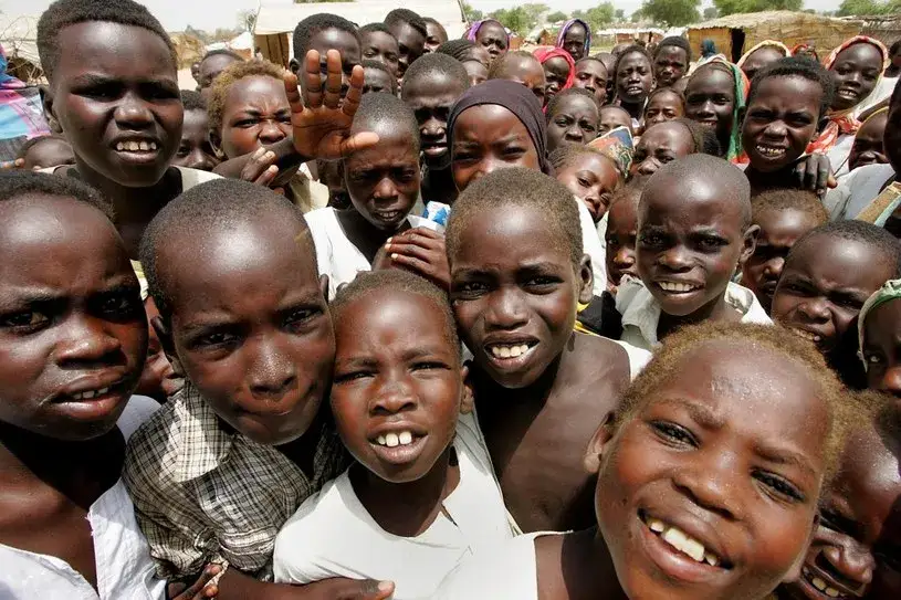 Ile ludzi żyje w Afryce? Zaskakujące fakty o populacji kontynentu