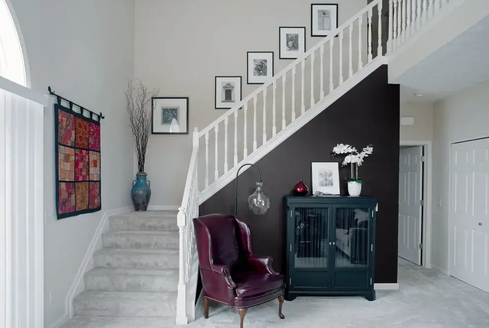 Pomysły co na ścianę przy schodach - inspiracje i praktyczne rozwiązania