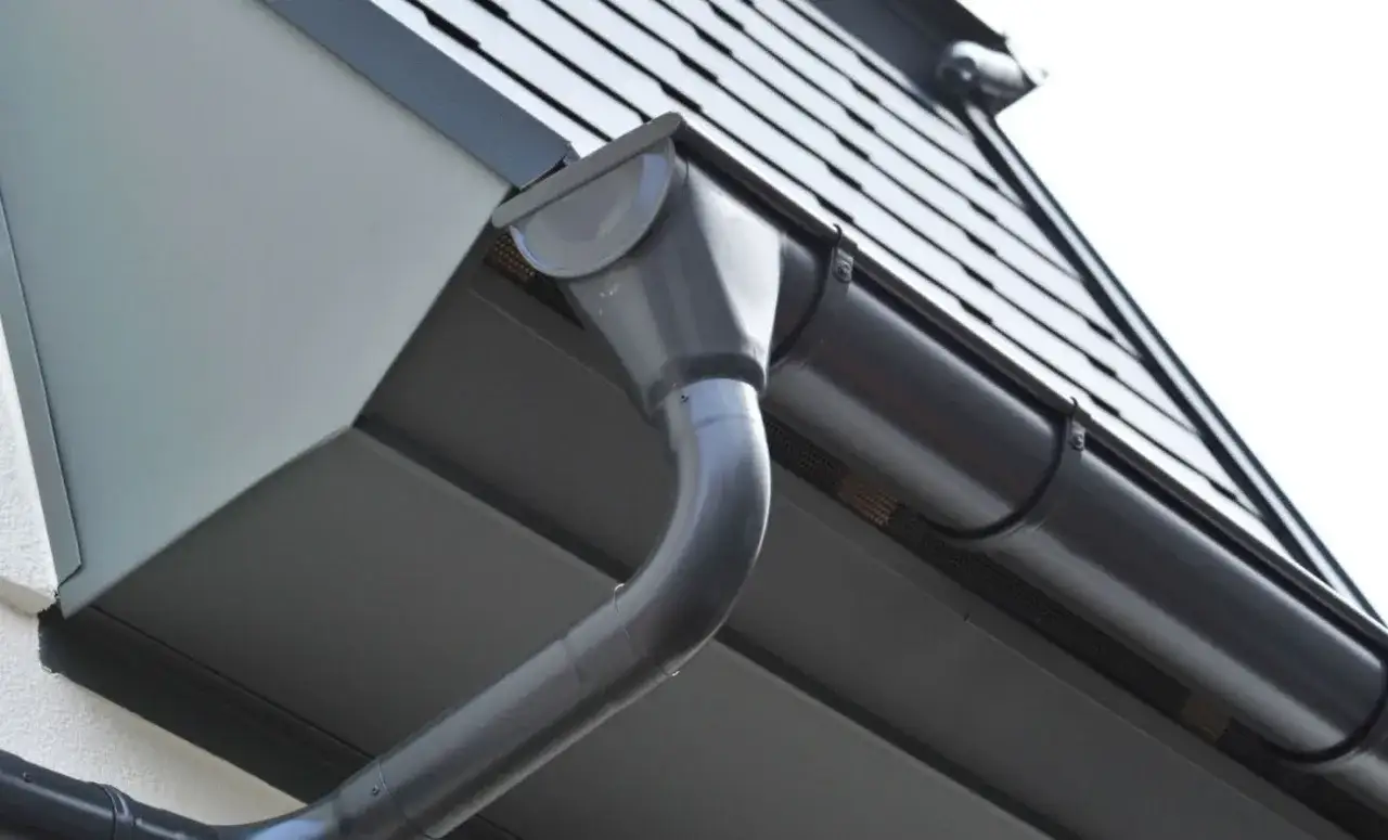 Rynny plastikowe czy metalowe - porównanie, zalety i wady