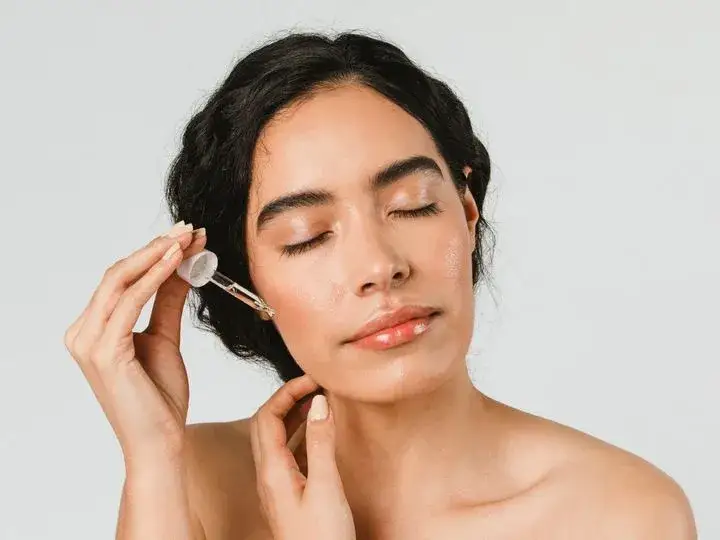 Co najpierw: serum czy krem? Poznaj sekret idealnej pielęgnacji