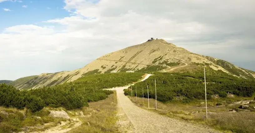 Najłatwiejszy szlak na Śnieżkę – idealny wybór dla rodzin i początkujących