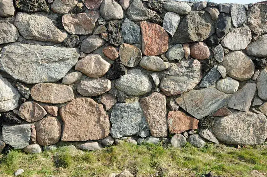 Jaką zaprawę do kamienia wybrać, aby uniknąć problemów z montażem?