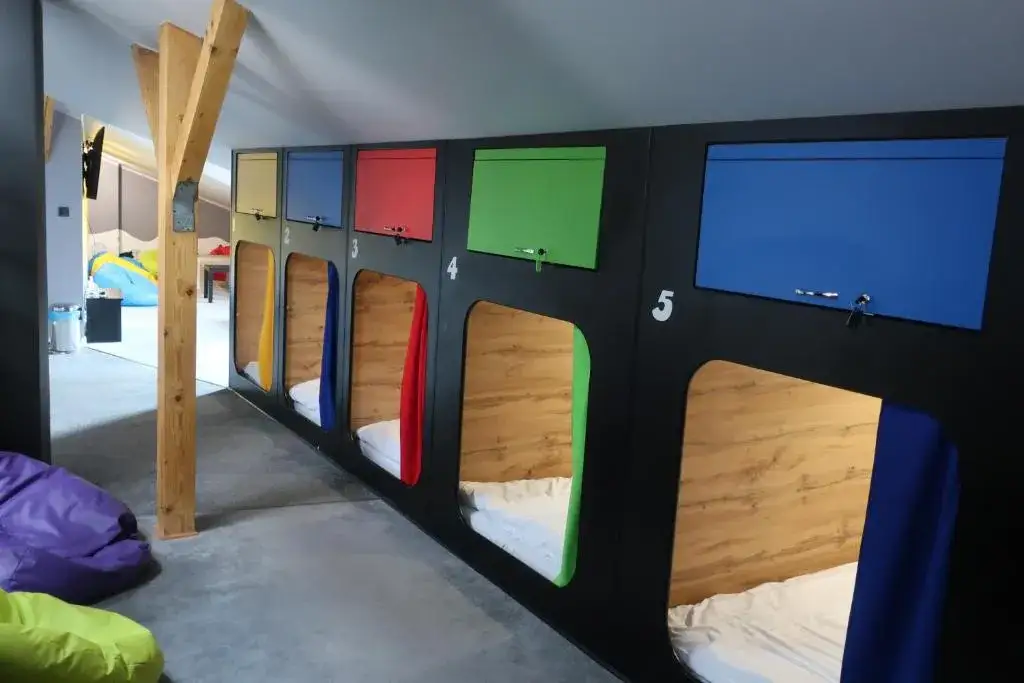 Hotele kapsułowe w Krakowie - wszystko co musisz wiedzieć przed rezerwacją