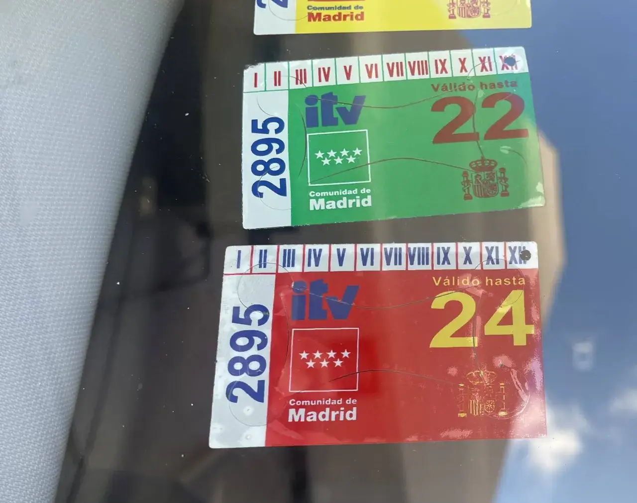 ¿Es obligatorio la pegatina de la ITV? Lo que debes saber para evitar multas