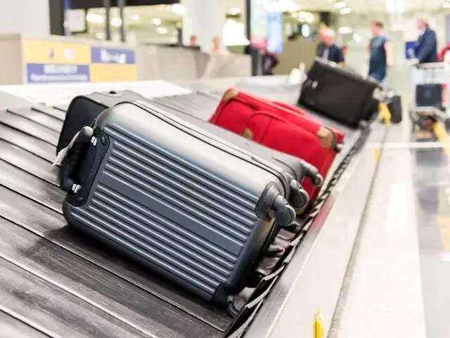 Czy można dokupić bagaż na lotnisku? Sprawdź, jak uniknąć dodatkowych kosztów!