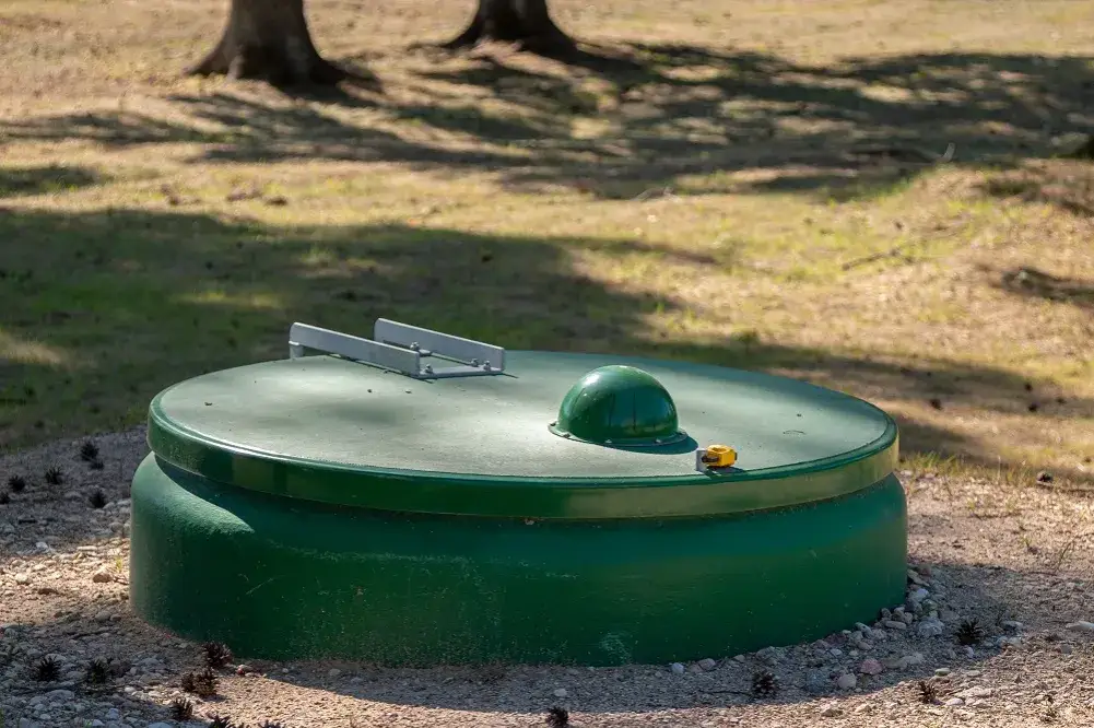 Czy zbiornik na deszczówkę wymaga pozwolenia? Sprawdź przepisy!