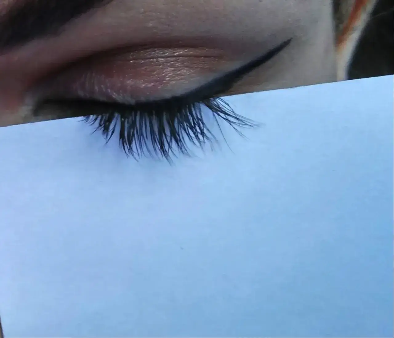 Jak zapuścić rzęsy naturalnie – skuteczne metody i unikaj tych błędów