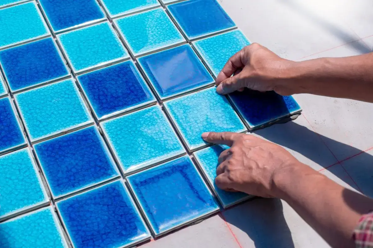 Czy można kłaść kafelki na kafelki? Oto, co musisz wiedzieć